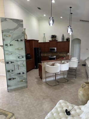 المنشأة من الداخل