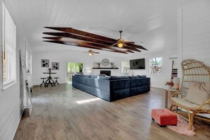 House, Multiple Beds, Patio (209 W Mulberry St) | Living area | TV
