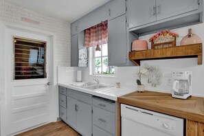 House, Multiple Beds, Patio (209 W Mulberry St) | Private kitchen | Coffee/tea maker - Willkommen to Pink Haus 1 Mile to Main Street! (Fredericksburg)