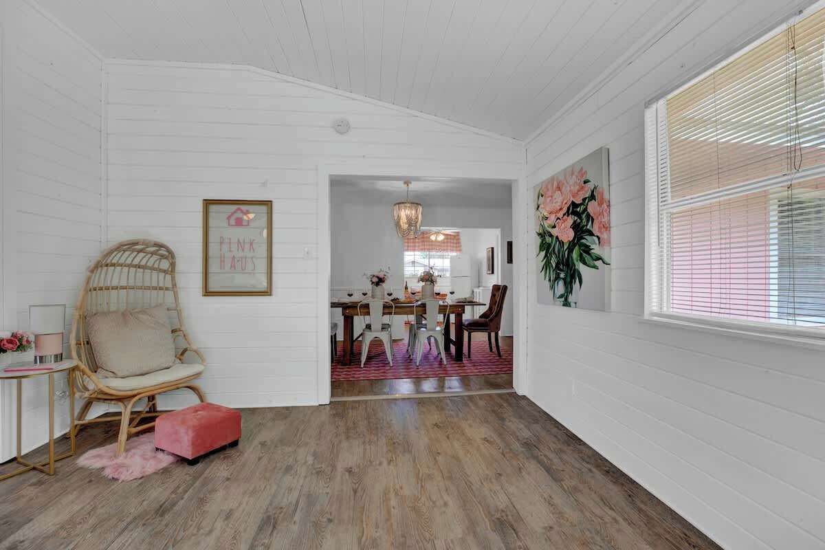 Nhà, nhiều giường, sân hiên (209 W Mulberry St) | Nội thất