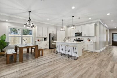 Luxury New Tranquil Retreat-Walk to Waterfront