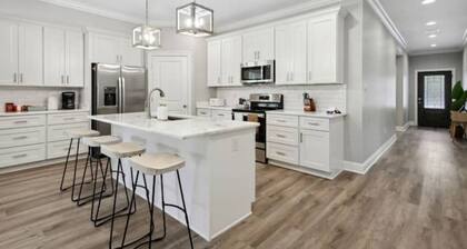 Luxury New Tranquil Retreat-Walk to Waterfront