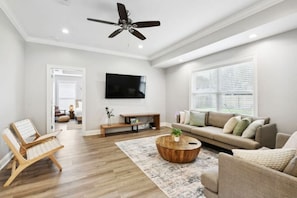 Smart TV - Luxury New Tranquil Retreat-Walk to Waterfront (Ocean Springs)