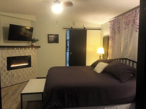 3 bedrooms, iron/ironing board, travel cot, free WiFi