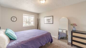 3 habitaciones, tabla de planchar con plancha, wifi y ropa de cama