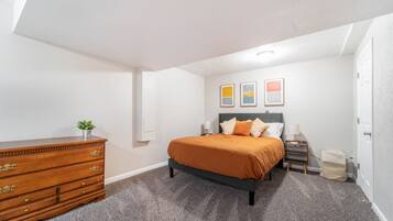 3 habitaciones, tabla de planchar con plancha, wifi y ropa de cama