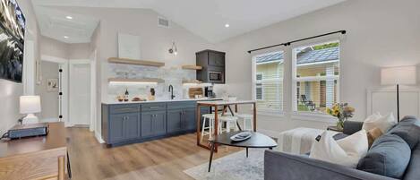 House, Multiple Beds, Hot Tub, City View (215 Mistletoe- D) | Living area | TV