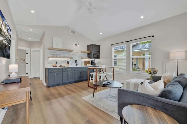 House, Berbilang Katil, Hot Tub, City View (215 Mistletoe- D) | Ruang tamu