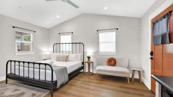 Cottage, 1 King Bed, Patio, City View (215 Mistletoe- B) | 1 bedroom, individually decorated, individually furnished, bed sheets