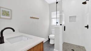 Cottage, 1 King Bed, Hot Tub, City View (215 Mistletoe- C) | Bathroom - The Grove-c With Hot Tub - Walk to Main Street (Fredericksburg)