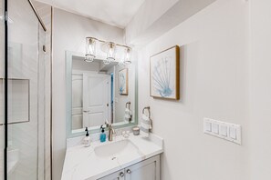 Hair dryer, towels - Carolyn's Seaside Escape | Duplex in South Padre Island (South Padre Island)