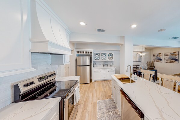 Fridge, microwave, oven, stovetop