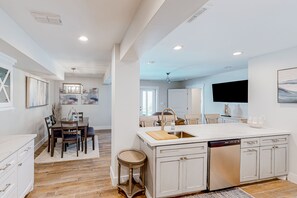 Dining - Carolyn's Seaside Escape | Duplex in South Padre Island (South Padre Island)
