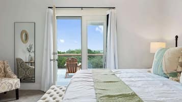 Hus, flere senger, adgang til basseng (117 Point Rd) | 7 soverom, individuelt dekorert, individuelt innredet og sengetøy