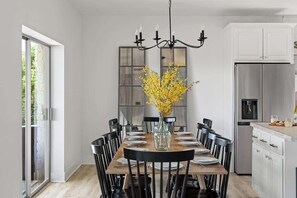 ハウス ベッド (複数台) プールアクセス (117 Point Rd) | レストラン