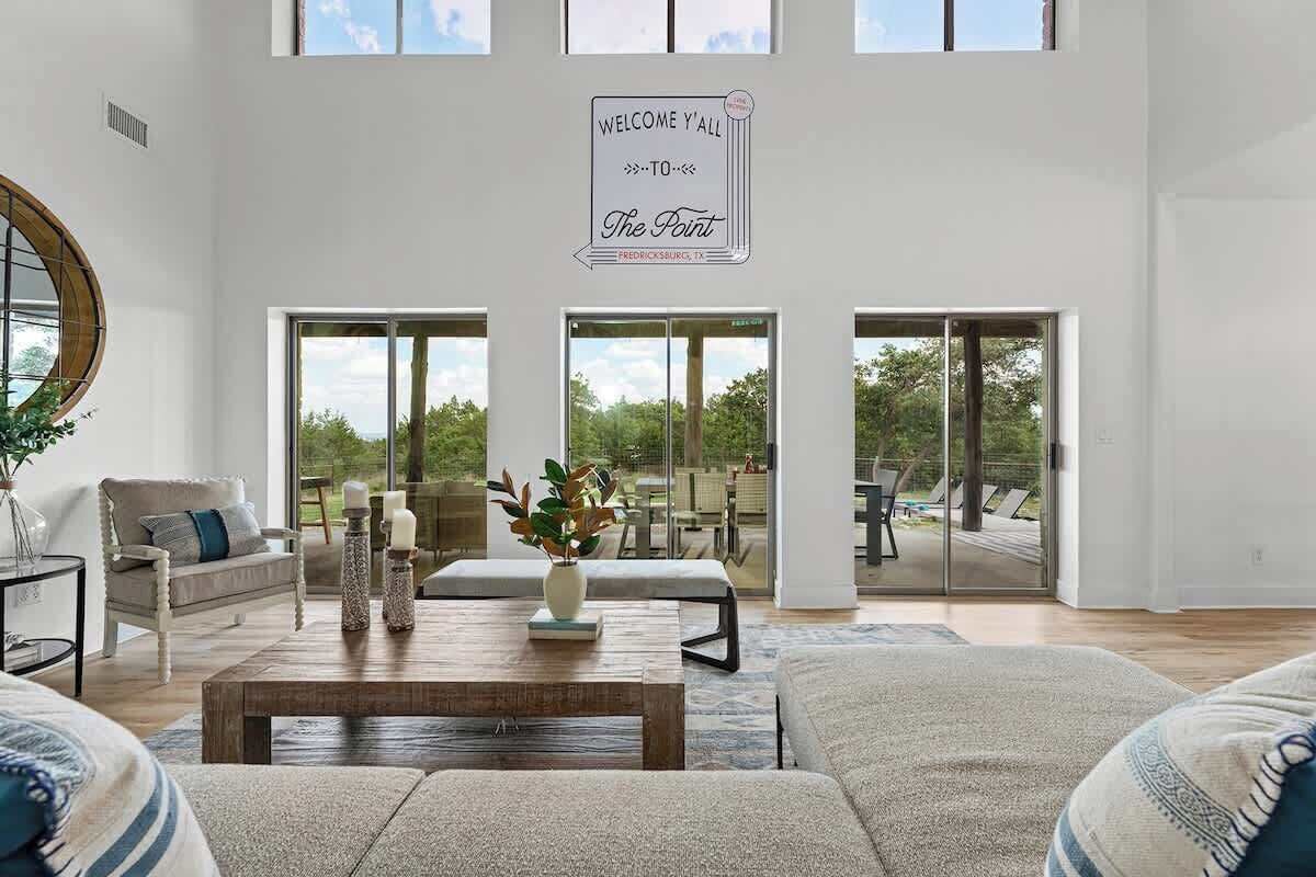 Hus, flere senger, adgang til basseng (117 Point Rd) | Oppholdsområde