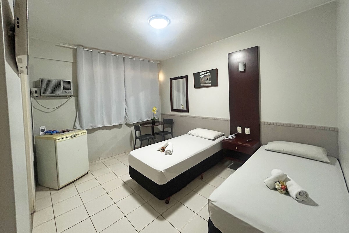 Kahden hengen standard-huone (kaksi sänkyä) | Minibaari, työpöytä, kannettavalle tietokoneelle sopiva työtila