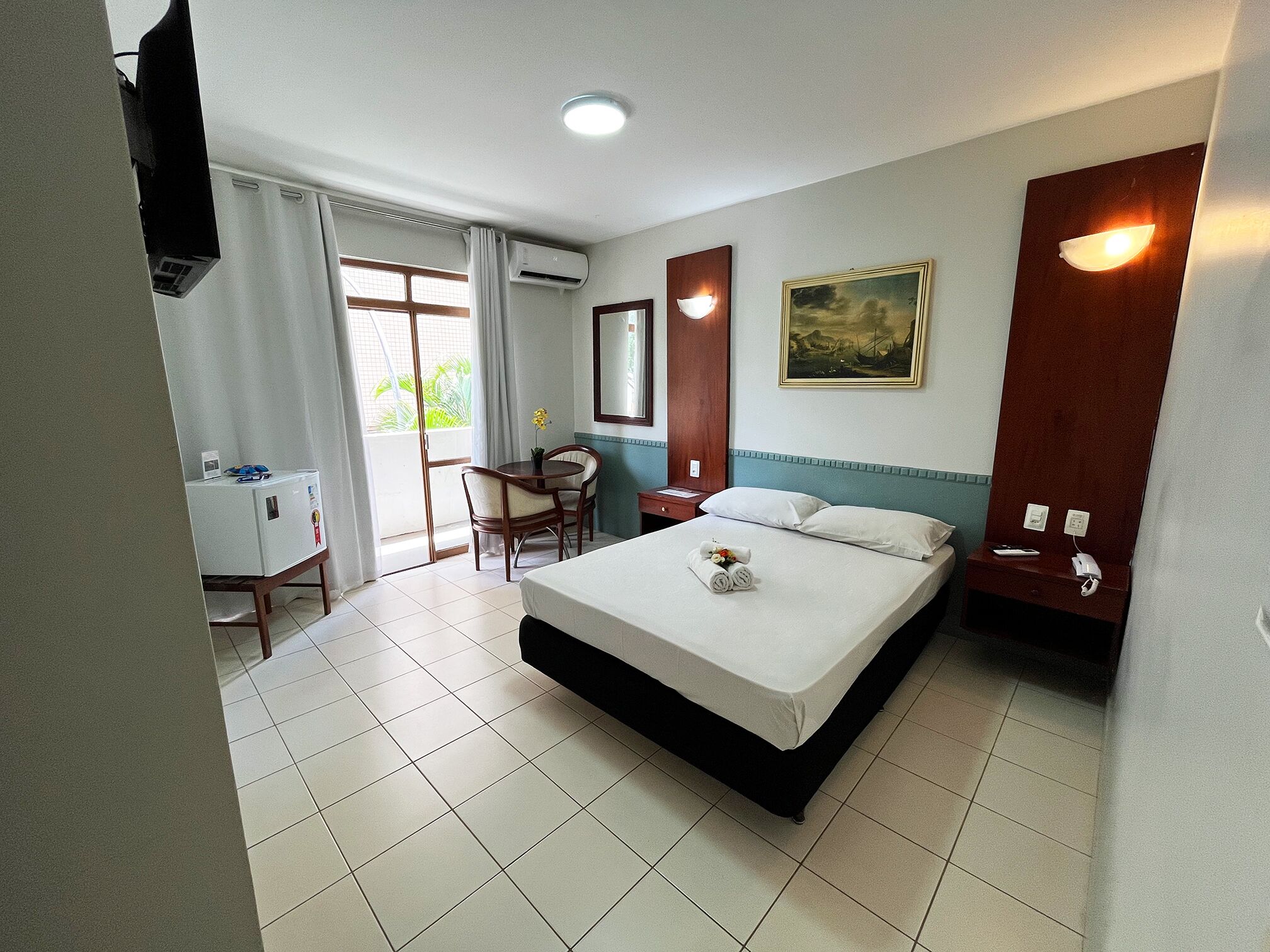 Dobbeltrom – superior | Minibar, skrivebord, skrivebord for bærbar PC og blendingsgardiner