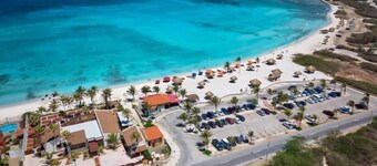 Oceanfront Honeymoon Suite - 5 min drive from all high rise hotels!