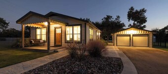 Upscale Home With Pool and Firepit - Close to Mercer St!