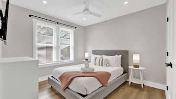 Casa, várias camas, varanda, vista para a cidade (215 Mistletoe- A) | 3 quartos, individualmente decorados, individualmente mobiliados