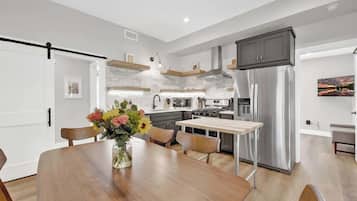 House, Multiple Beds, Patio, City View (215 Mistletoe- A) | 3 bedrooms, individually decorated, individually furnished, bed sheets