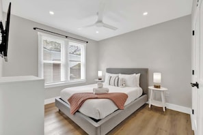 Casa, várias camas, varanda, vista para a cidade (215 Mistletoe- A) | Vista do quarto