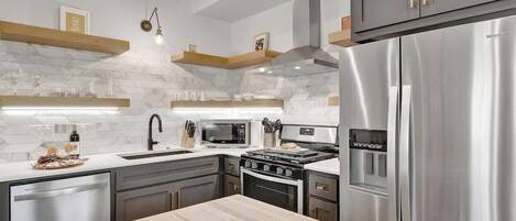 House, Multiple Beds, Patio, City View (215 Mistletoe- A) | Private kitchen
