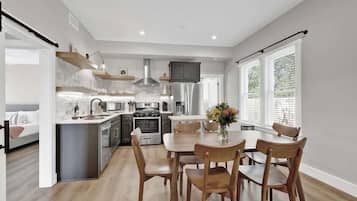 House, Multiple Beds, Patio, City View (215 Mistletoe- A) | 3 bedrooms, individually decorated, individually furnished, bed sheets