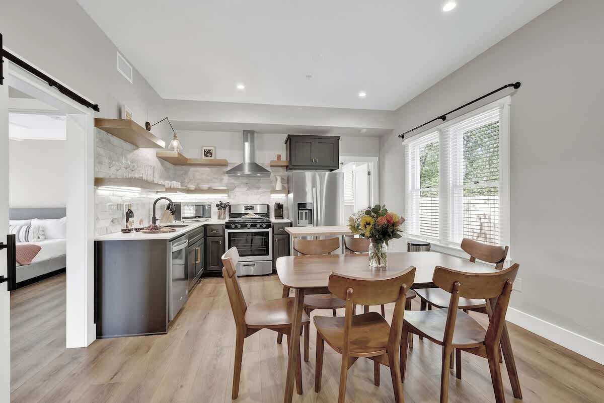 House, Multiple Beds, Patio, City View (215 Mistletoe- A) | Dining