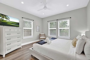 Casa de campo, 1 cama King, banheira de imersão, vista para a cidade (215 Mistletoe- E) | 1 quarto, individualmente decorados, individualmente mobiliados