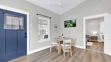 Cottage, 1 letto king, idromassaggio, vista città (215 Mistletoe- E) | Ristoranti