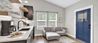 The Grove E With Hot Tub & King Bed - 2 Blks to Main