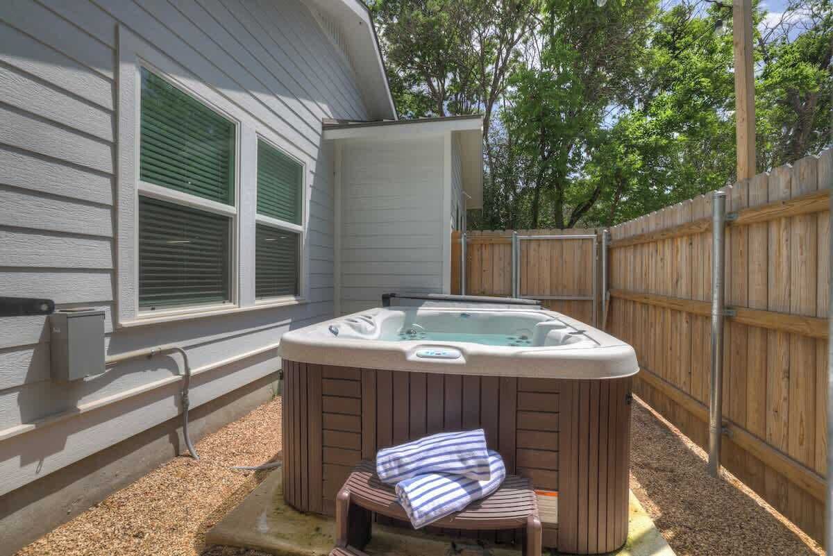 Cottage, 1 King Bed, Hot Tub, City View (215 Mistletoe- E) | Outdoor spa tub