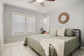 2 chambres, fer et planche à repasser, Wi-Fi gratuit, draps fournis