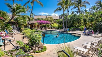 Piscina a l'aire lliure, cabanes gratuïtes i para-sols