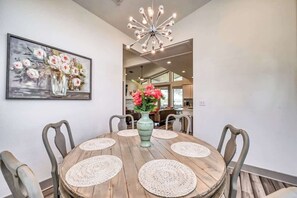 House, Multiple Beds, Pool Access (19007 Helmway Circle) | Dining