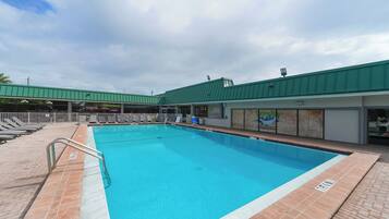 Piscina externa, piscina aquecida