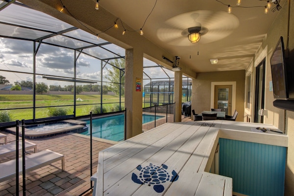 West Facing (plenty of sun!) Heated Pool/Spa (heating is extra $)-No Backyard Neighbors-5 Loungers