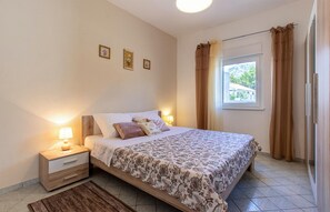 2 chambres, fer et planche à repasser, lit parapluie, Wi-Fi gratuit