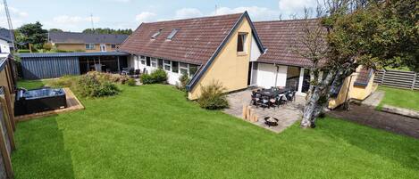 تناول الطعام بالخارج