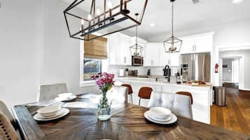 Cottage, Multiple Beds, Hot Tub (496 Ranch 1631- Will) | Dining