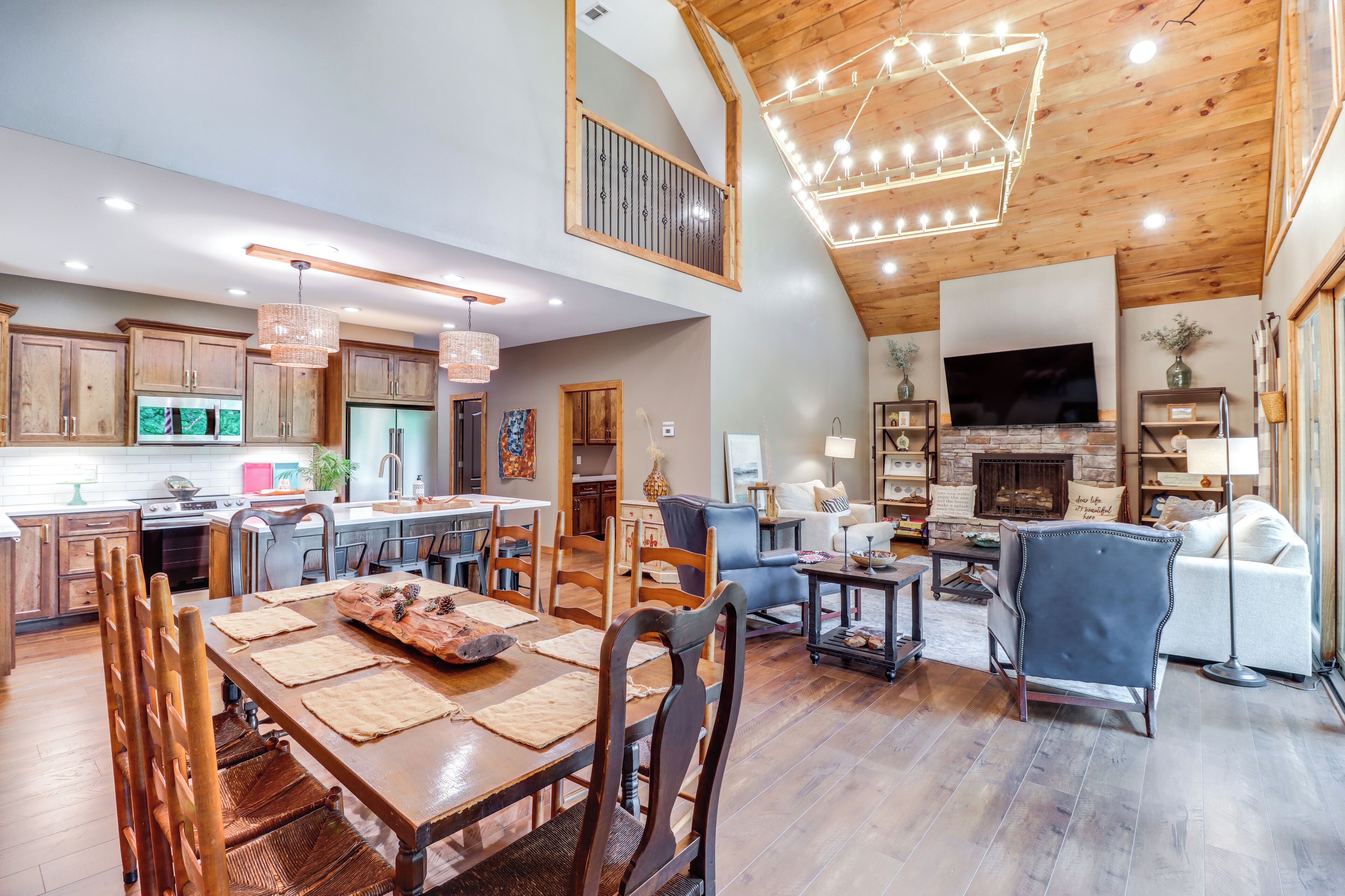 Gorgeous Drasco Home Near Greers Ferry Lake!