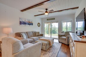 TV, ping pong - Secluded Marathon Hideaway w/ Fire Pit + Views! (Marathon)