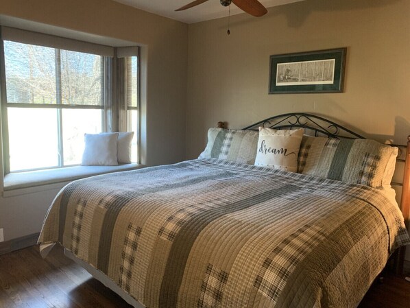 Iron/ironing board, free WiFi, bed sheets