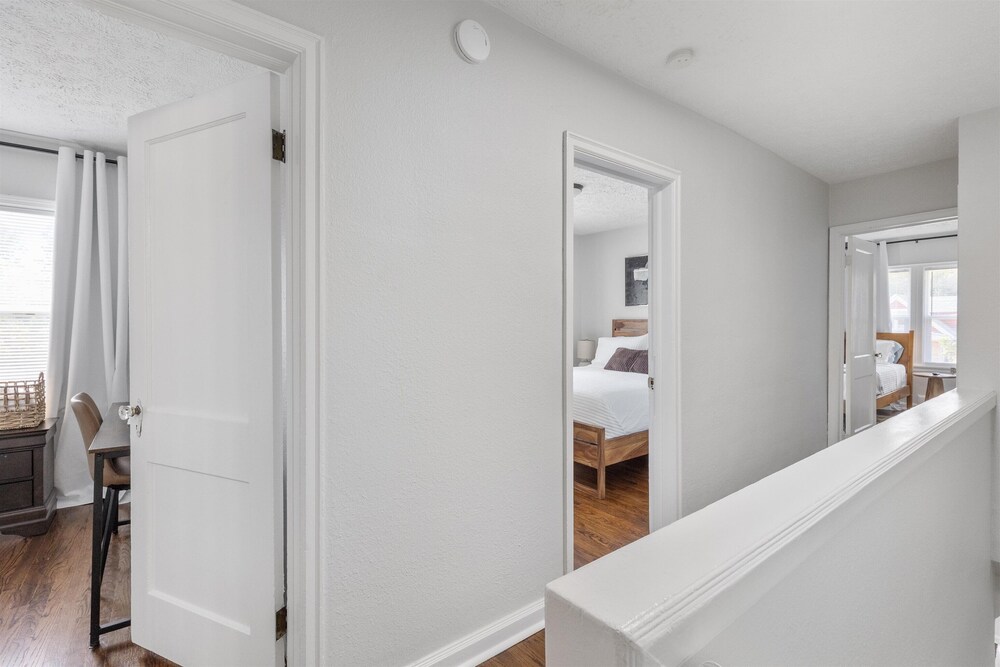 Modern Gem Prime Spot Near CHI, Creighton University, UNMC, CWS, ZOO