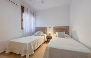 2 室のベッドルーム、アイロン / アイロン台、WiFi (無料)、ベッドシーツ