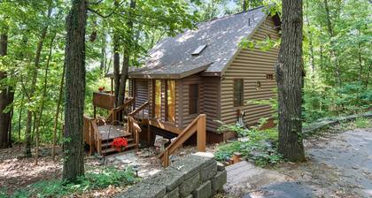 Table Rock Lake View, Huge Deck, Trees, Quiet, Updated, Decorated for Holidays!