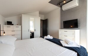 2 bedrooms, in-room safe, travel cot, free WiFi - Nice apartment in Vrsi with swimming pool (Vrsi)
