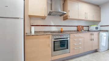 Réfrigérateur, four, plaque de cuisson, lave-vaisselle